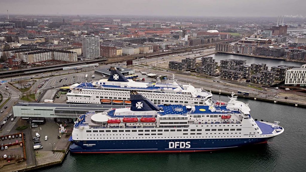 DFDS Terminalen med Pearl og Crown i havn