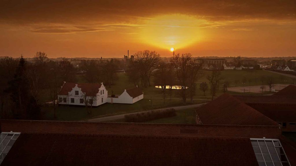 Bymosegård i Helsinge Dronefoto